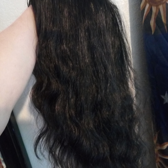 23" SYNTHETIC BLACK WAVY WIG - Picture 3 of 4